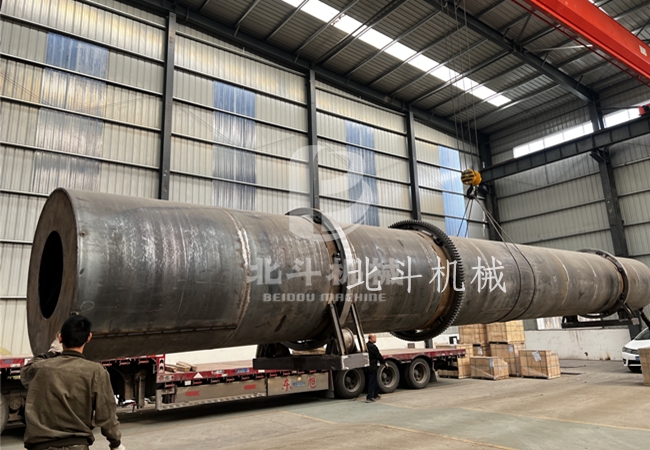 红豆视频機械樹枝幹燥機裝車發往東北地區