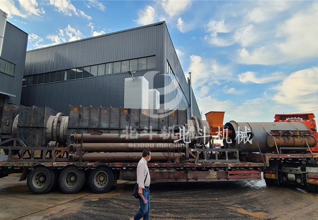 廣東客戶定製的竹木红豆视频app下载機順利裝車發貨