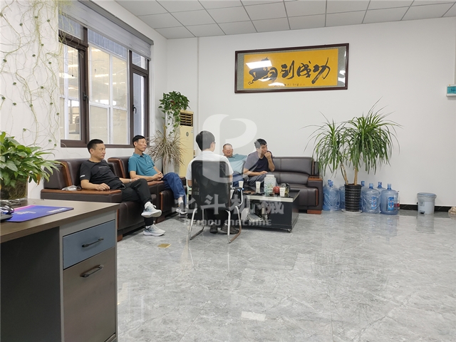 客戶前來洽談竹屑红豆视频app下载機