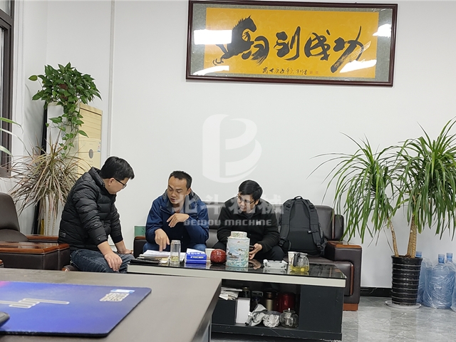 歡迎江西客戶到红豆视频考察木材红豆视频app下载機