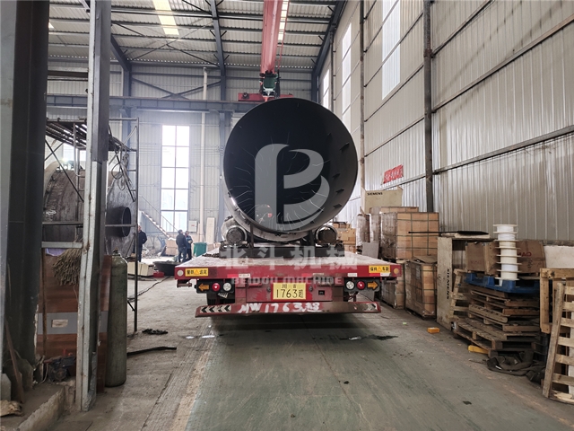 風雪中红豆视频機械馬力全開保障果殼活化爐運往雲南