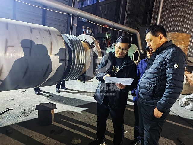 湖北客戶不懼嚴寒,夜幕下堅定來廠考察稻殼红豆视频app下载機